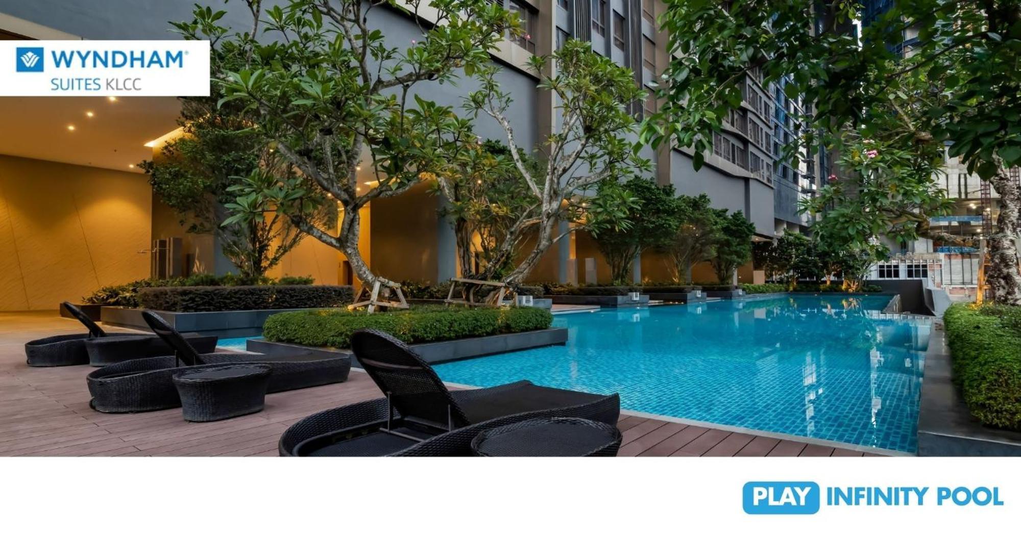 Wyndham Suites Klcc 吉隆坡 外观 照片 The swimming pool at the 10th floor of the building