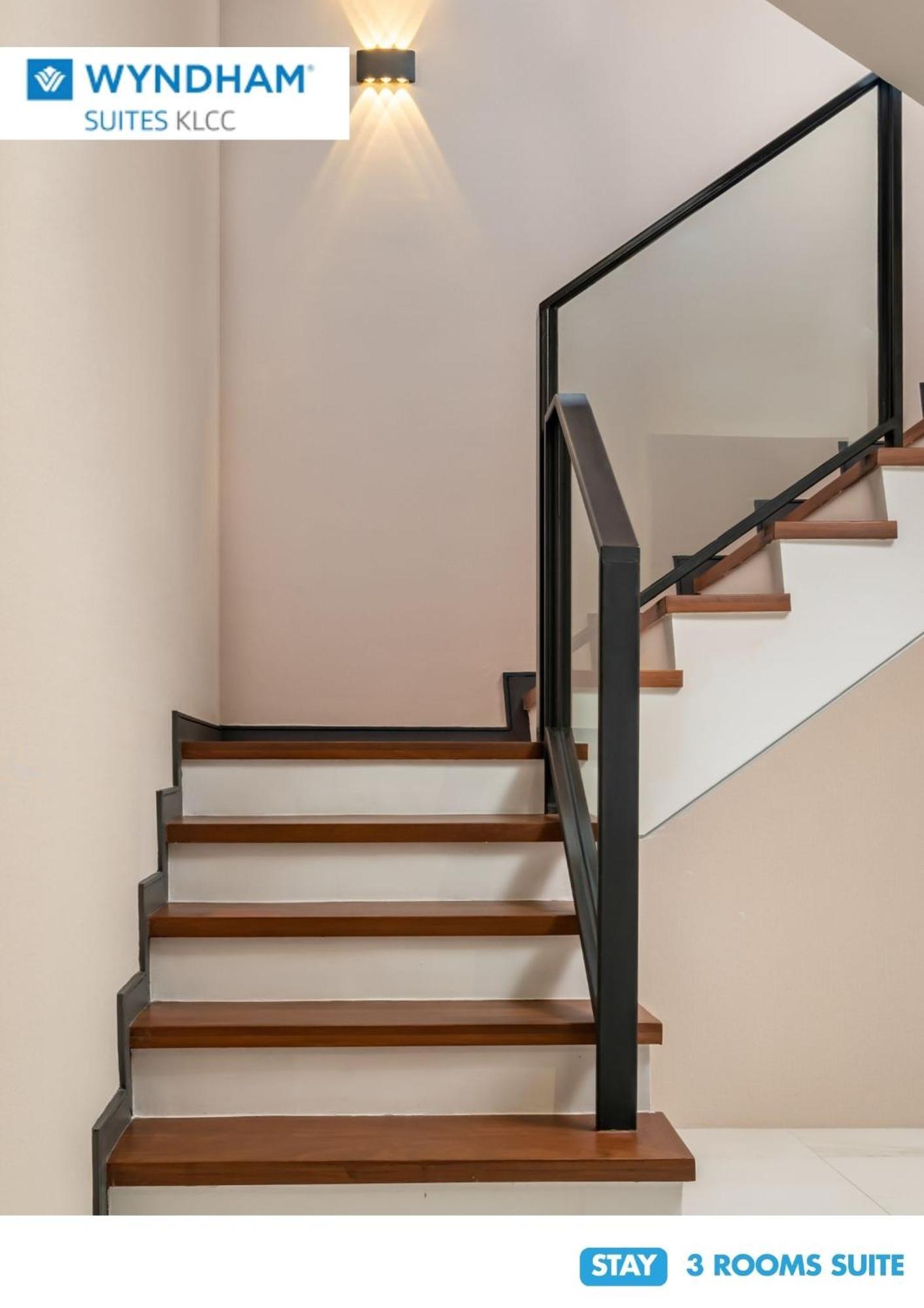 Wyndham Suites Klcc 吉隆坡 外观 照片 A staircase with a handrail